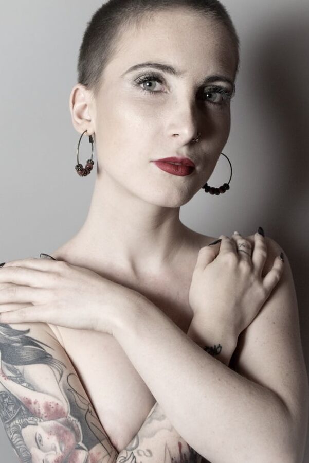 Hot Pics Lou Nesbit.Lia Louise 3