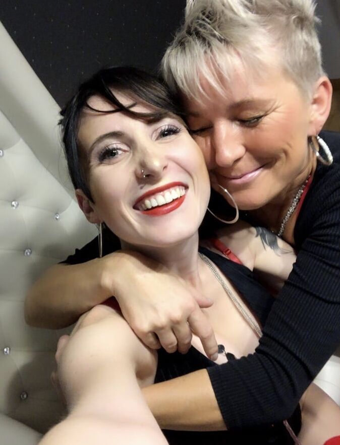 Hot Pics Lou Nesbit.Lia Louise 3