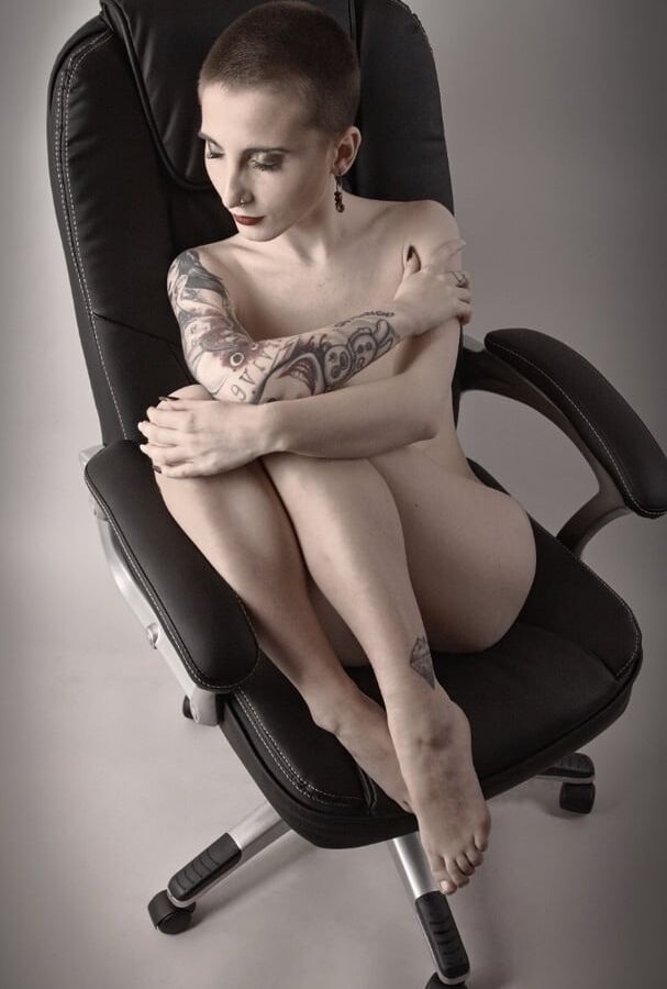 Hot Pics Lou Nesbit.Lia Louise 3