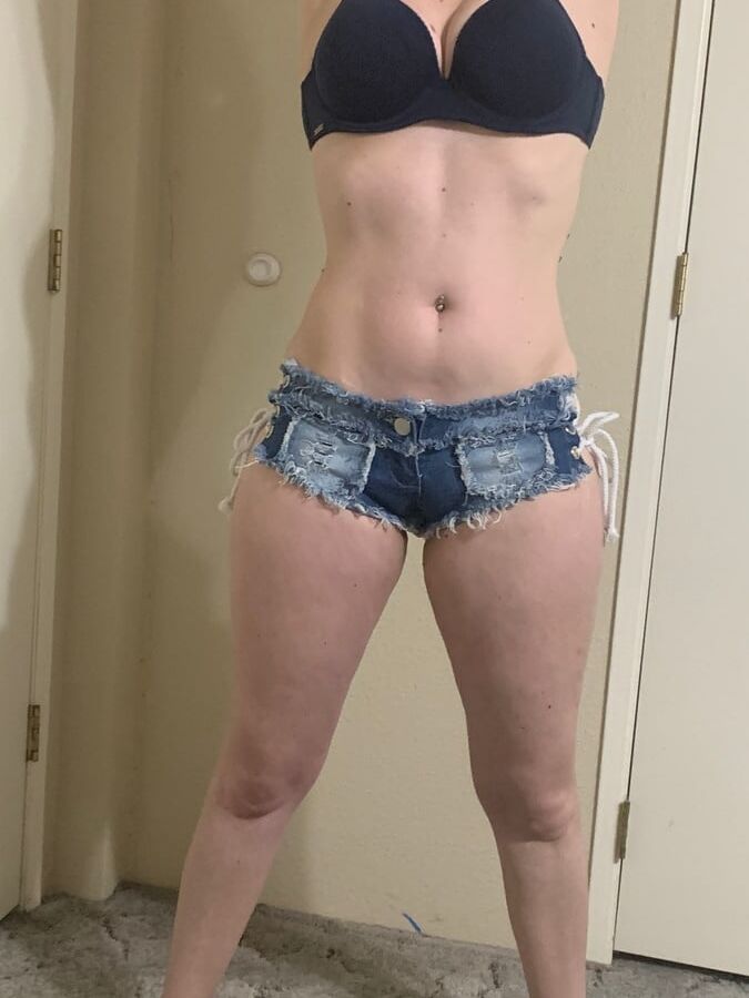 Bubble butt in booty short and cameltoe