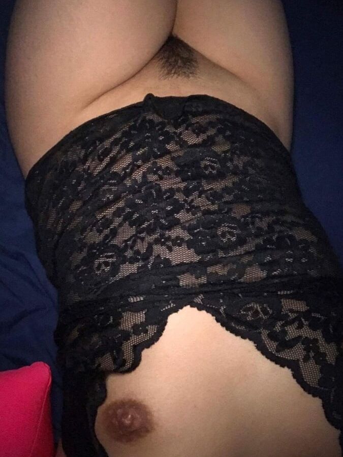 My girls juicy Filipino pussy