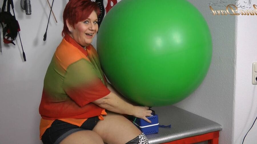 Mega balloon blow up