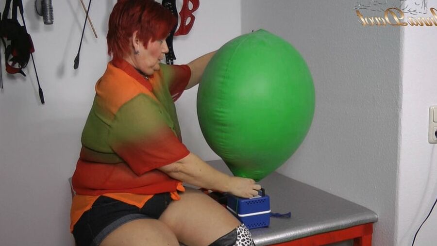 Mega balloon blow up