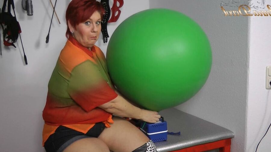 Mega balloon blow up