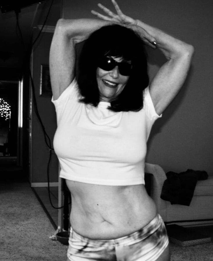 Hot GILF poses in sexy crop top and short-shorts