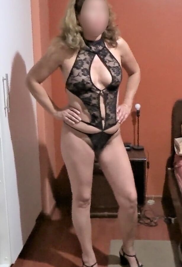 MY HOT WIFE IS VERY EXCITING WHEN ON EXHIBITS