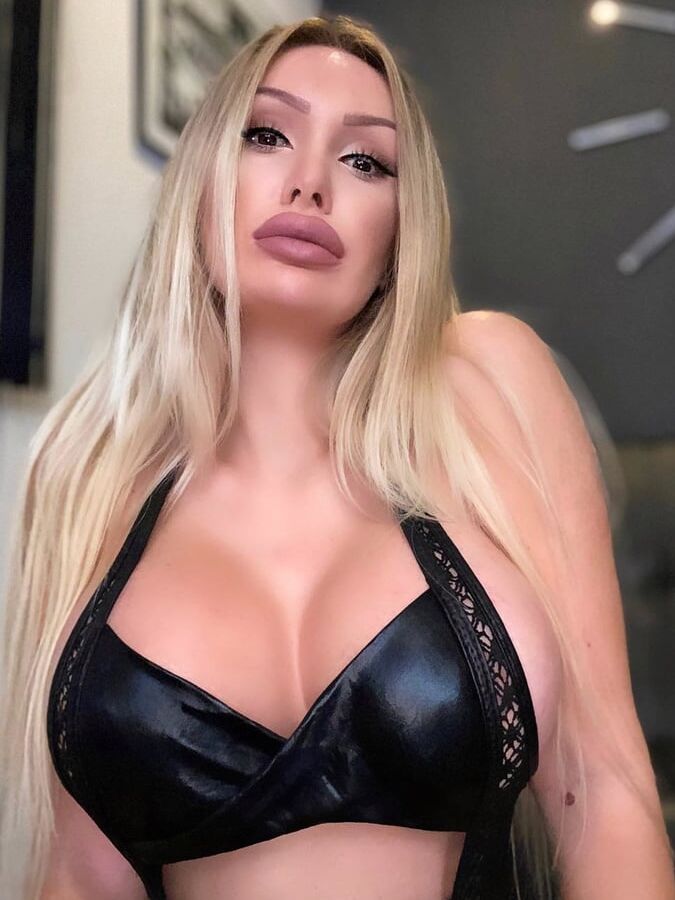 Instagram  adrianakuduz