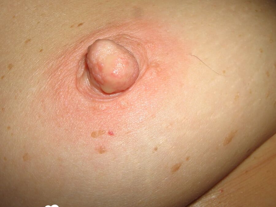 MILF pumps up her pussy before posing
