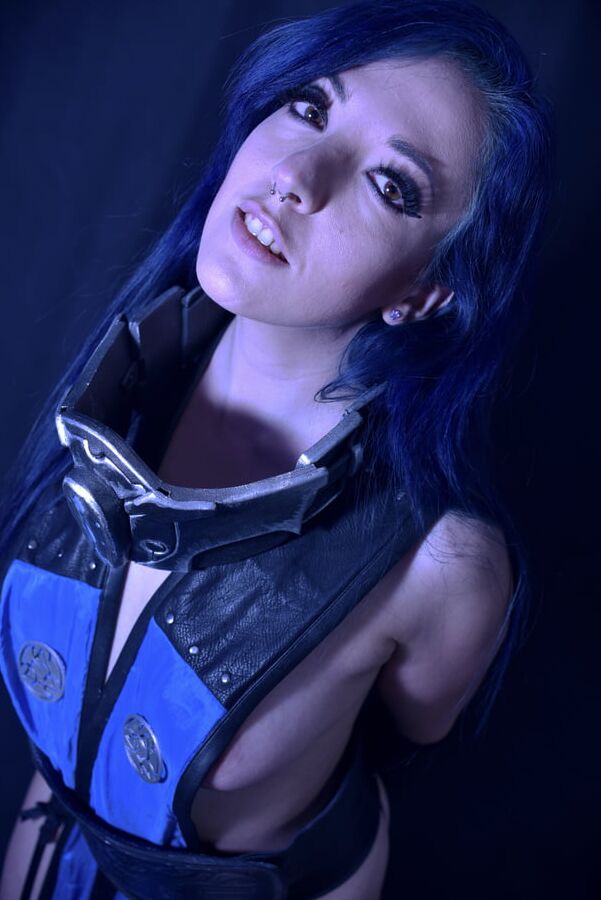 Lady SubZero Cosplay