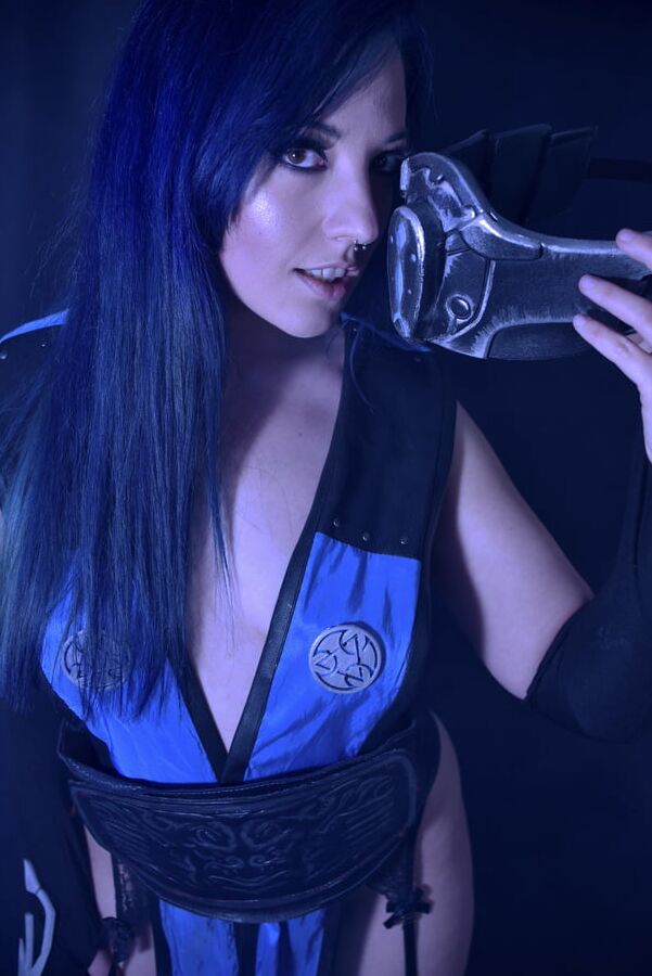Lady SubZero Cosplay