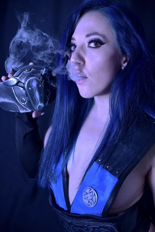 Lady SubZero Cosplay