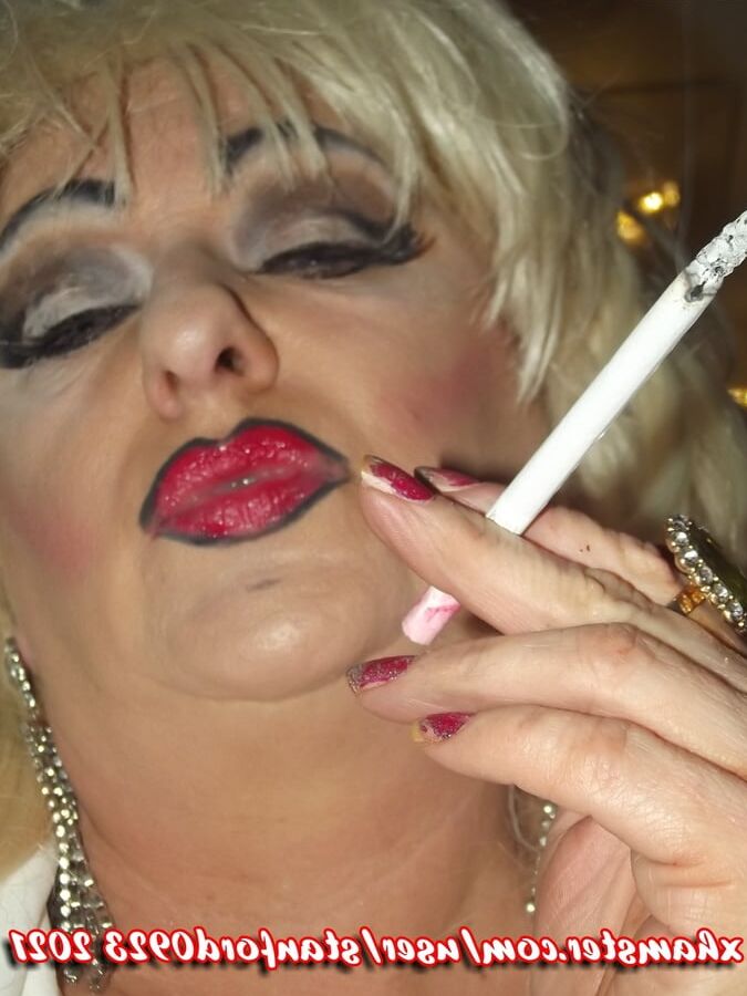 WHITE WHORE