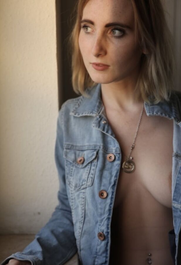 Hot Pics 2 Lou Nesbit.Lia Louise