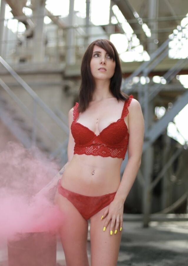 Hot Pics 2 Lou Nesbit.Lia Louise