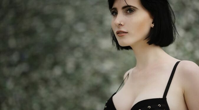 Hot Pics Lou Nesbit.Lia Louise