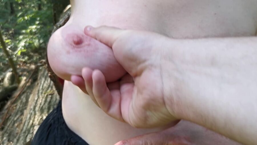 Tit slapping red for fun while hiking