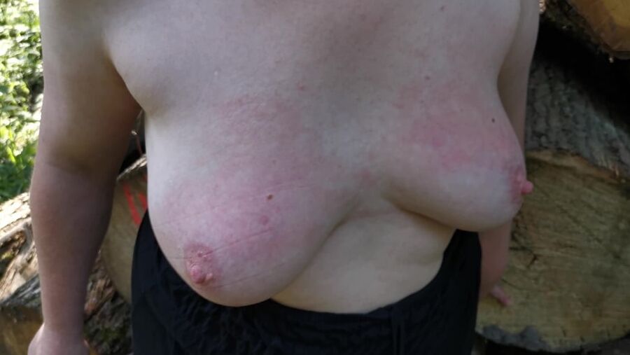 Tit slapping red for fun while hiking