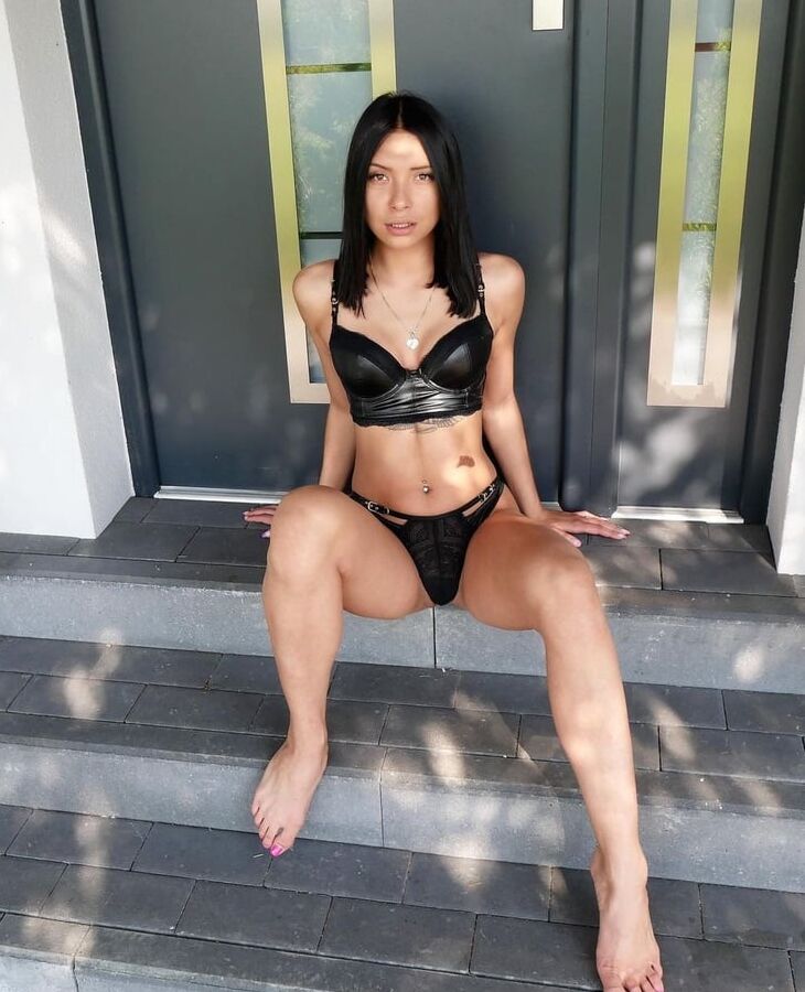 Bogini Gypsy Queen non nude photos