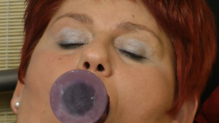 Alone with the dildo