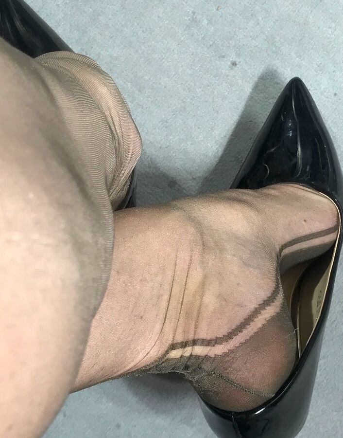 Rht stockings feet