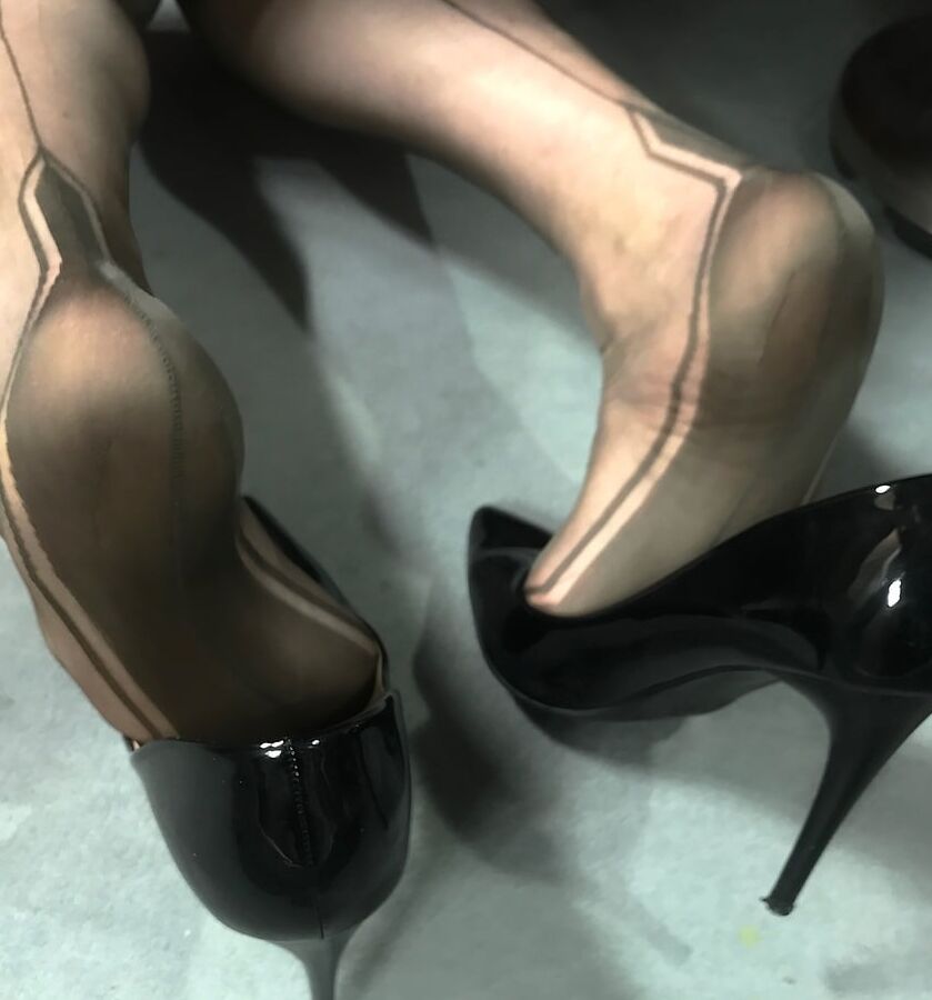 Rht stockings feet