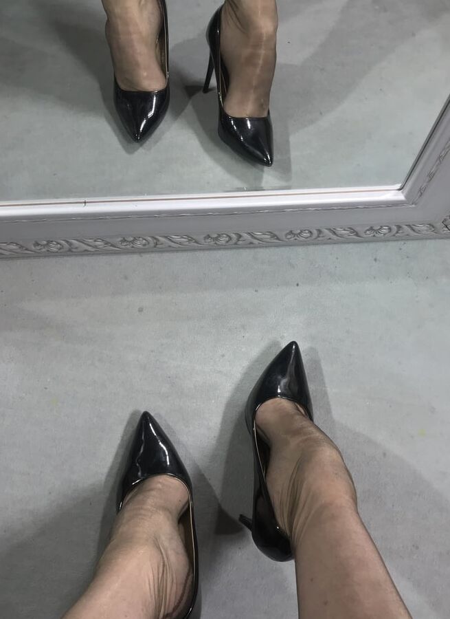 Rht stockings feet