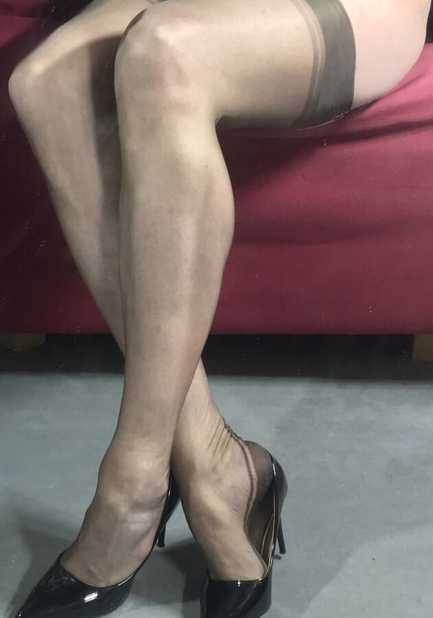 Rht stockings feet