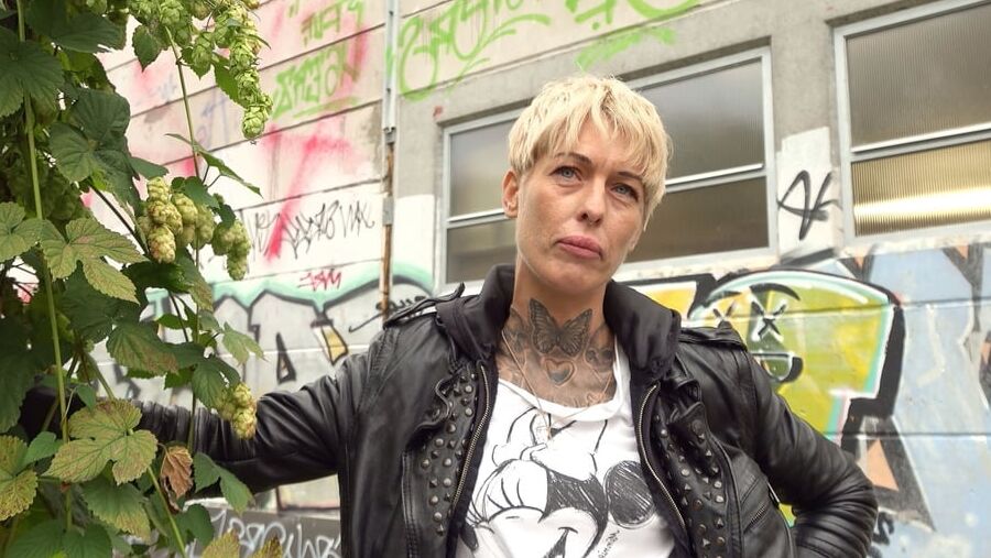 GERMAN SCOUT - SKINNY MILF VICKY ROUGH PICKUP FUCK IN BERLIN
