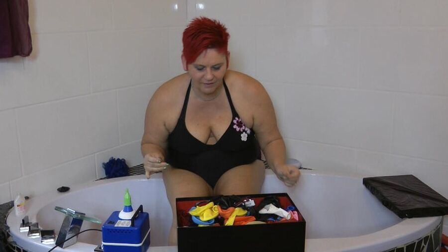 Balloon session in the tub
