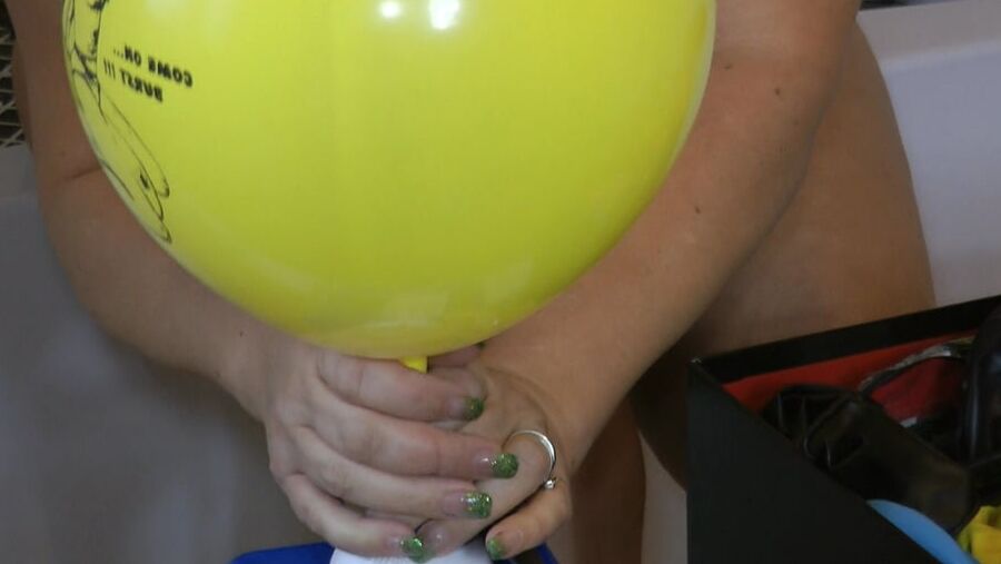 Balloon session in the tub