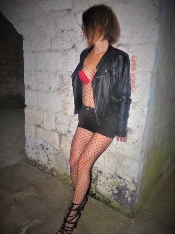 High heels and mini-Short Outside- Short et Talons haut sexy