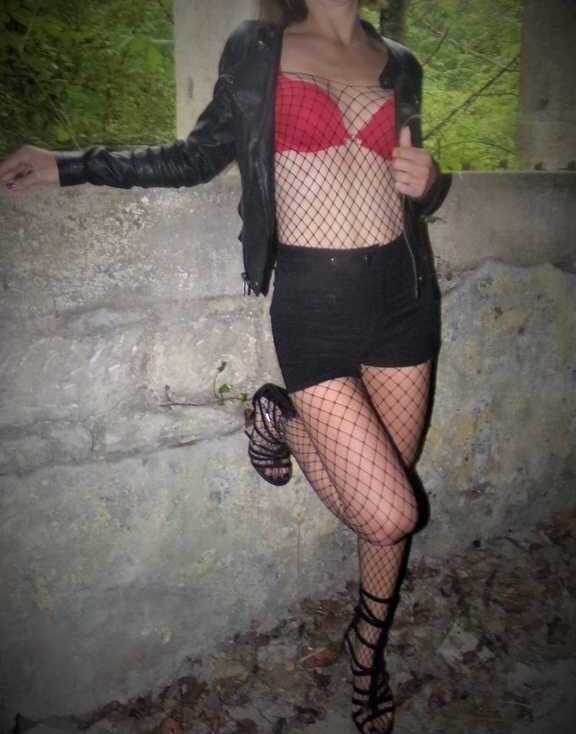 High heels and mini-Short Outside- Short et Talons haut sexy