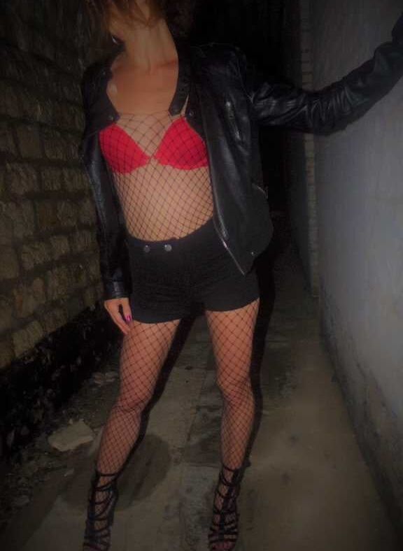 High heels and mini-Short Outside- Short et Talons haut sexy