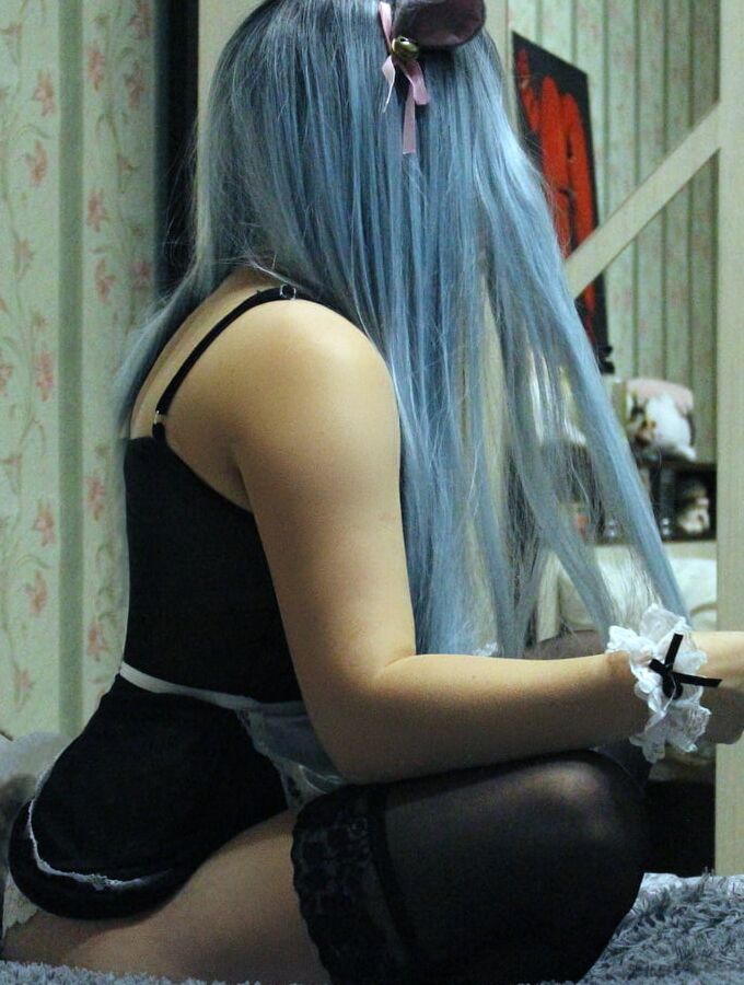 Naughty maid is preparing for her work