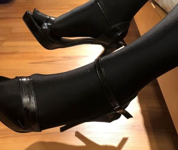 Bound, Vibed, Squirt and Heels Facial Fetish