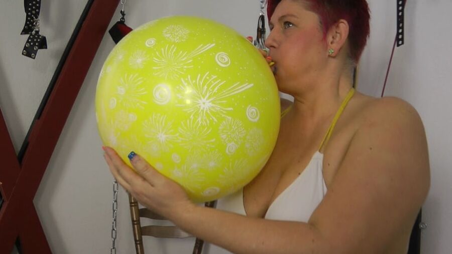 The ride on the big yellow balloon