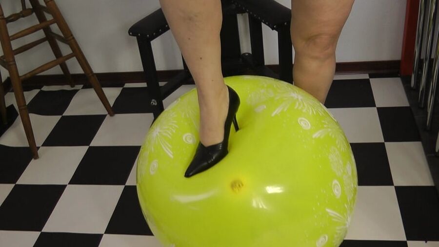 The ride on the big yellow balloon