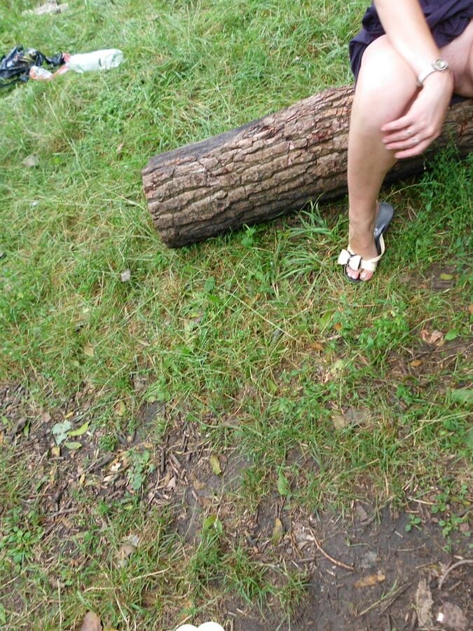 Girlfriend outdoors decides to pleasure herself passionately