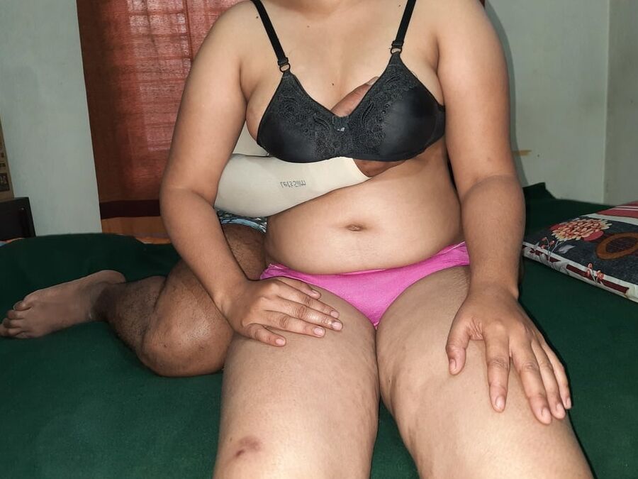 Desi Indian Hot MILF bhabi