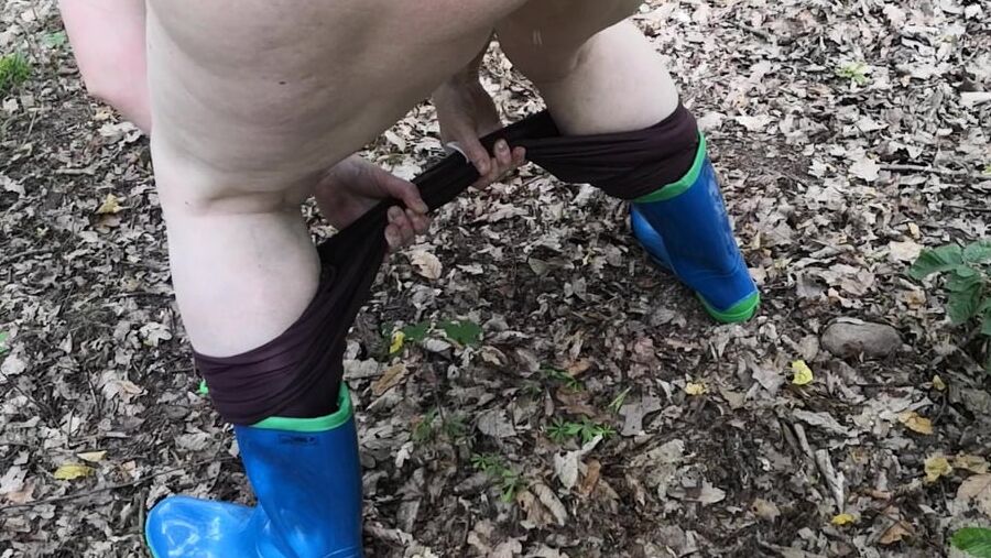 Peeing in rubber boots