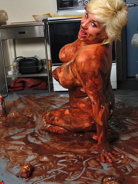 Mature Blonde Dana Hayes Wet and Messy with Ice Cream