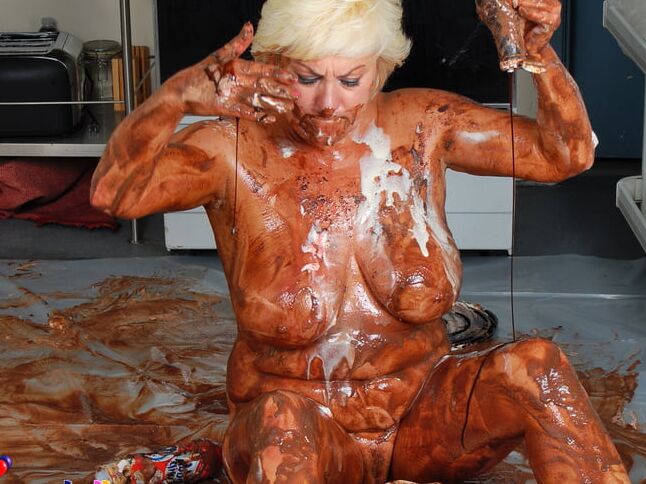 Mature Blonde Dana Hayes Wet and Messy with Ice Cream