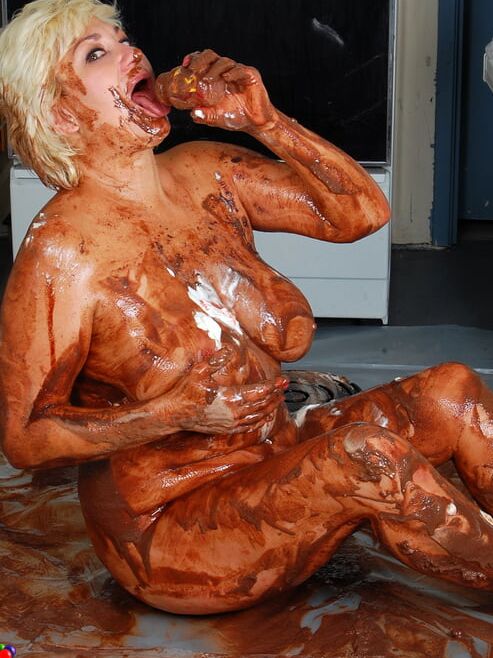 Mature Blonde Dana Hayes Wet and Messy with Ice Cream