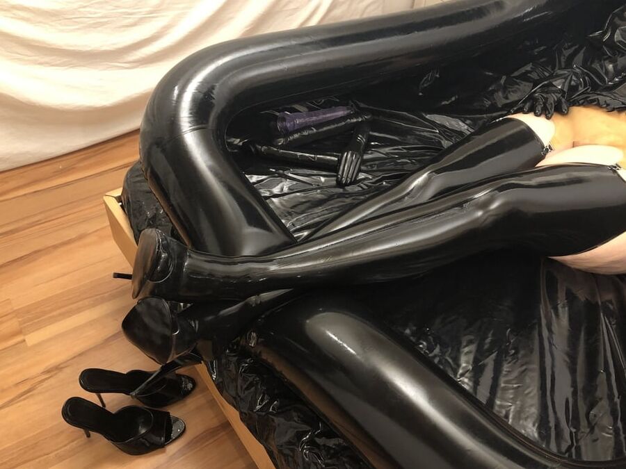 Latex on Plastic Bed