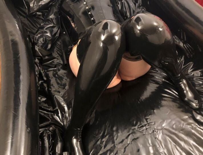 Latex on Plastic Bed