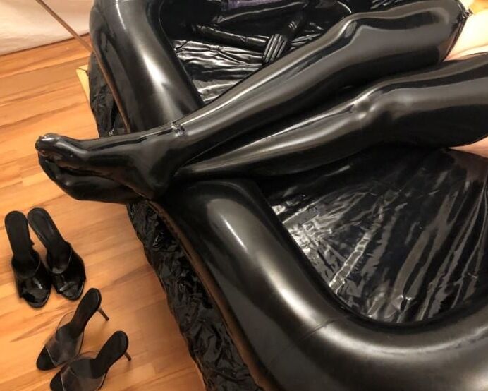 Latex on Plastic Bed