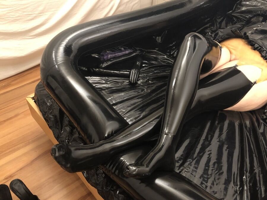 Latex on Plastic Bed