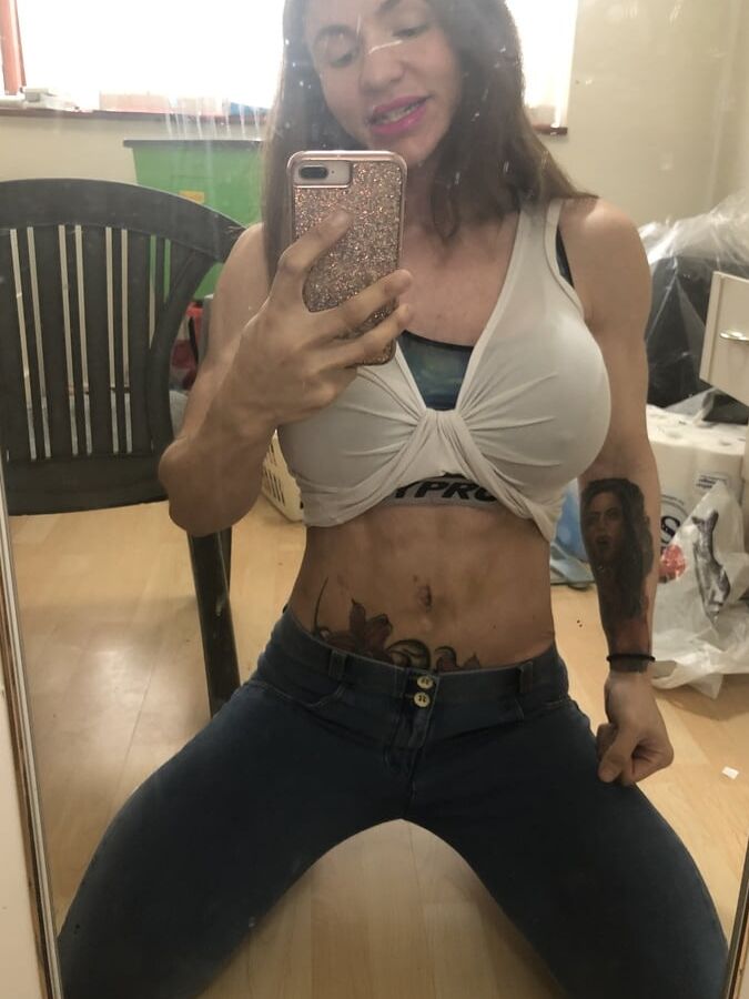 Me tabbyanne showing off my big tits and ass after shower