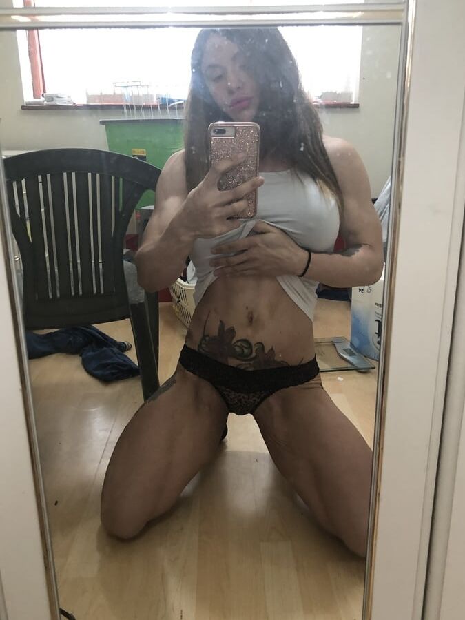Me tabbyanne showing off my big tits and ass after shower