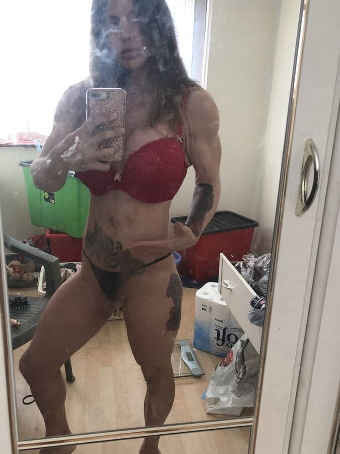 Me tabbyanne showing off my big tits and ass after shower